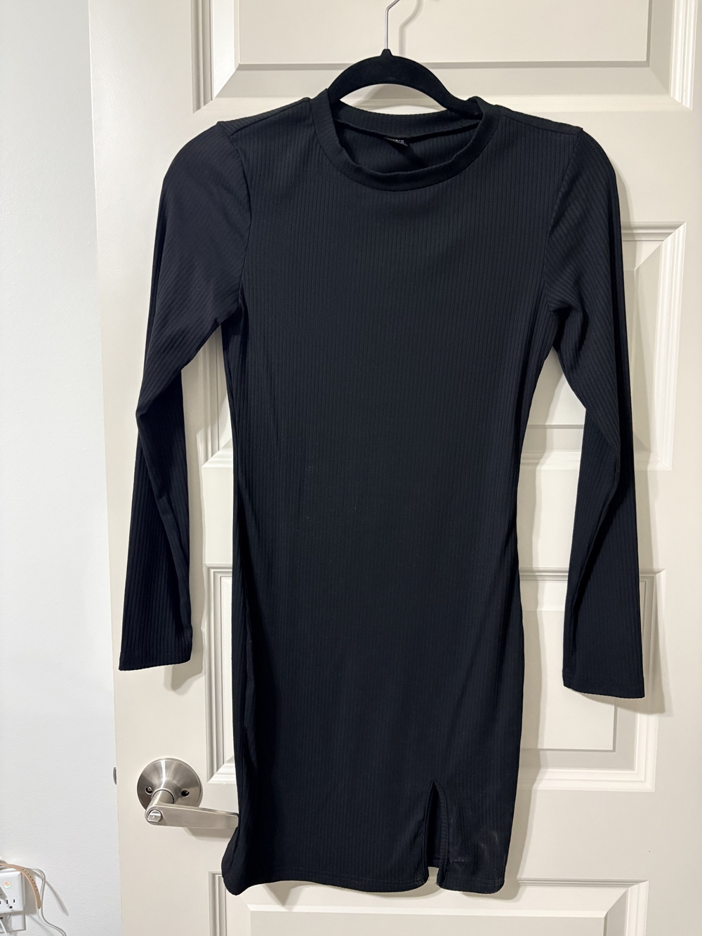 Black Long-Sleeve Ribbed Bodycon Dress - Sleek Everyday Style